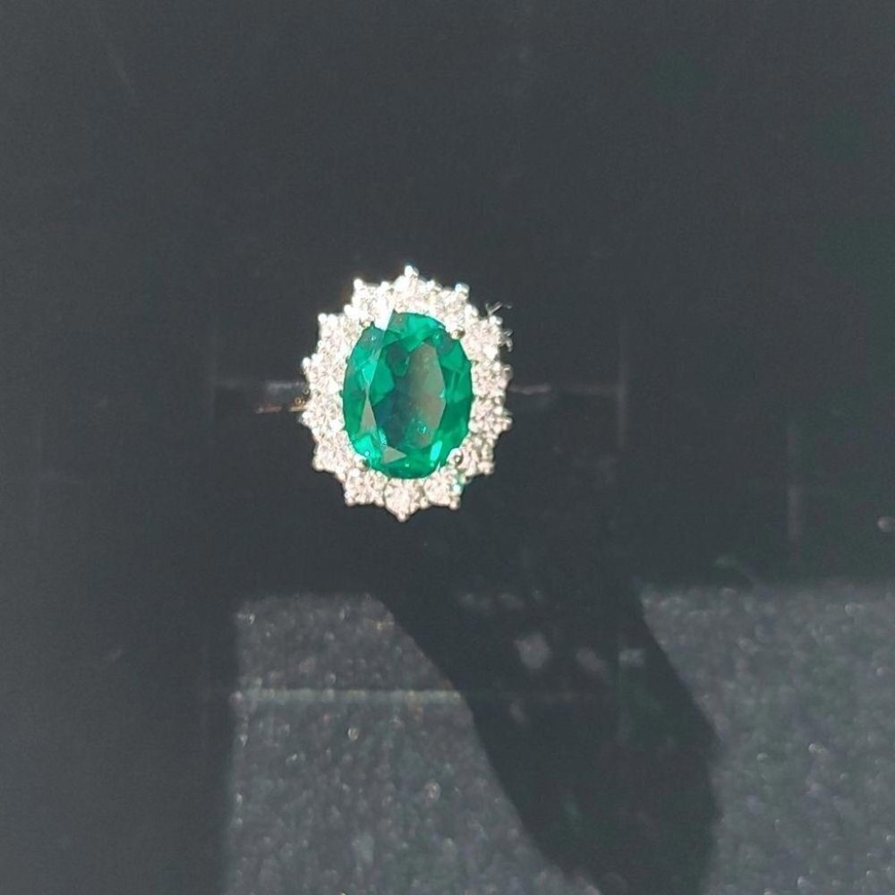 1.7 Carat Emerald Sterling Silver Ring - Picture 4 of 4